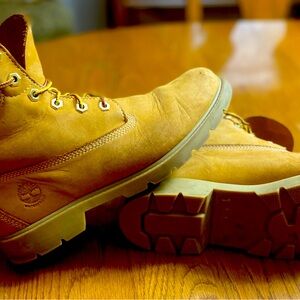 Women’s size 10 Timbs great condition